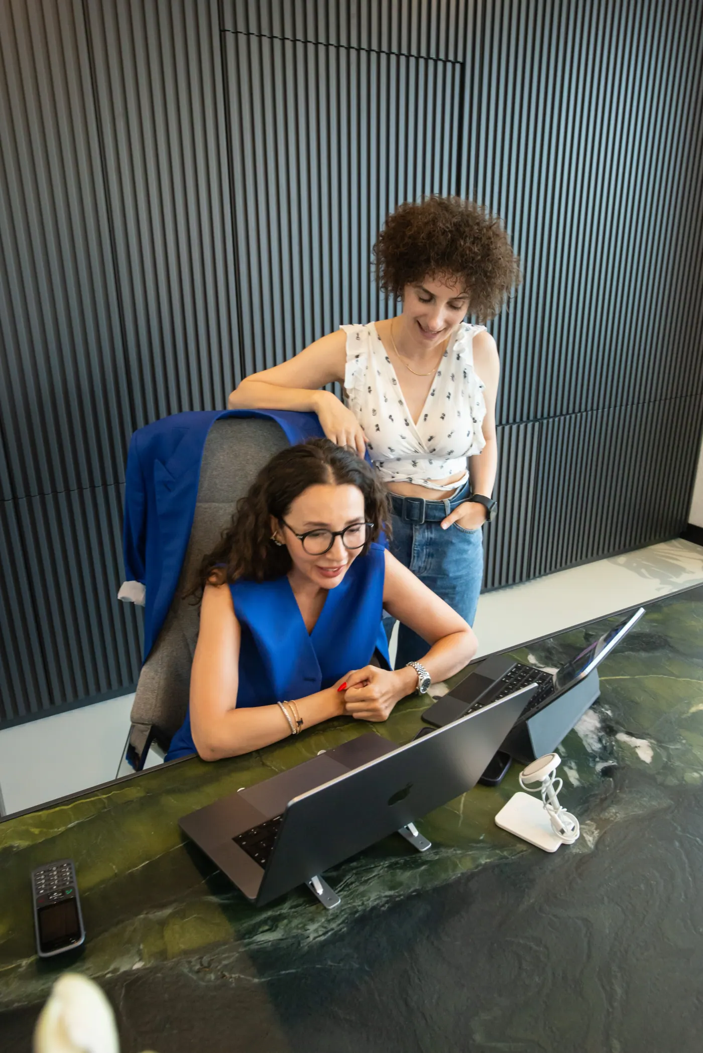 ALLDENIMS team at the office desk
